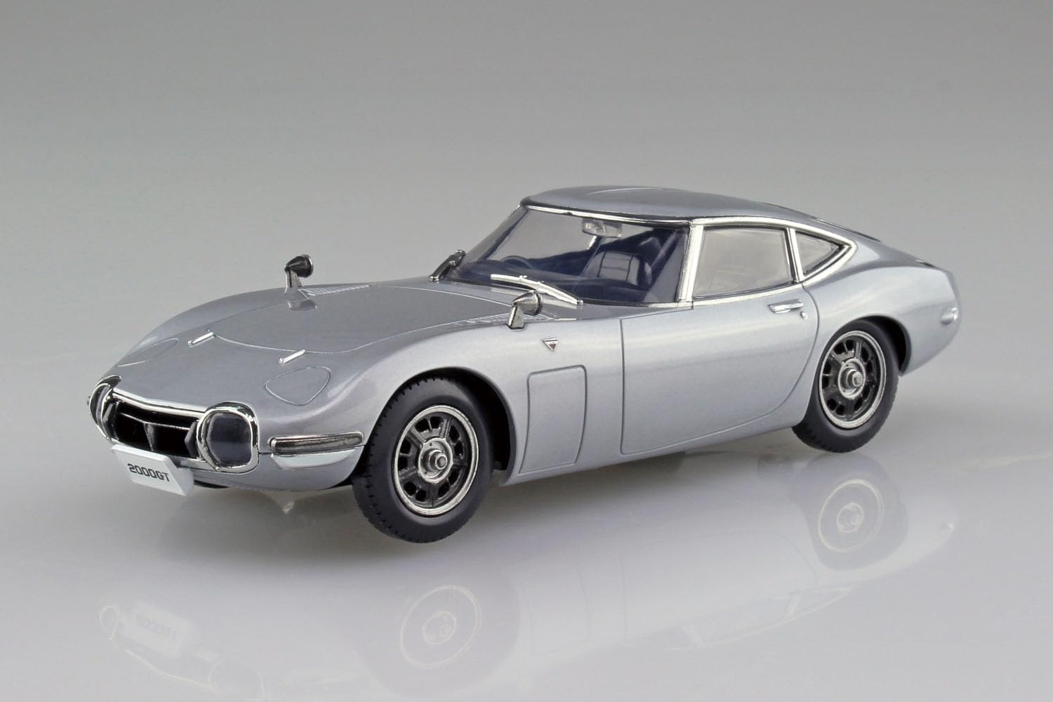 Aoshima 1/32 Toyota 2000GT Silver Plastic Model Kit Snap-Together