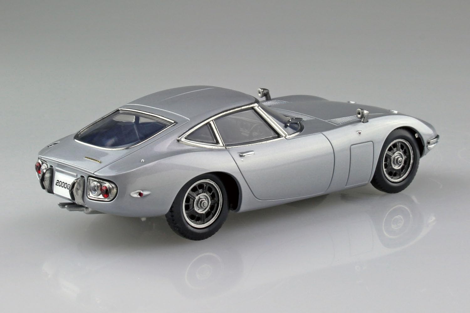 Aoshima 1/32 Toyota 2000GT Silver Plastic Model Kit Snap-Together