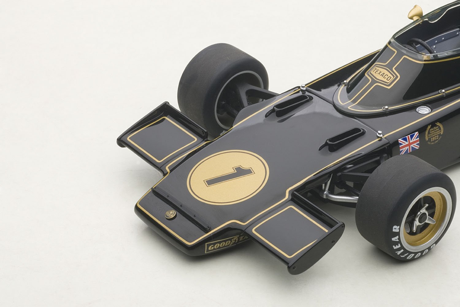 Autoart 1:18 Scale Lotus 72E 1973 Emerson Fittipaldi Diecast Model- Japan Figure Store - #1 Bring To You The Best Japanese Goods
