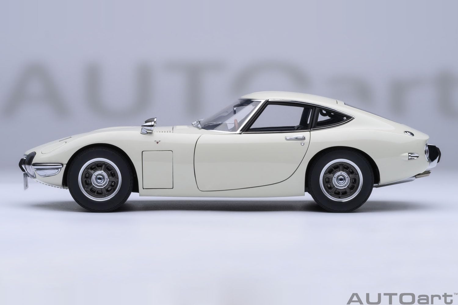 Autoart Toyota 2000GT 1967 Blanche Modèle 79546 - Réplique de voiture en métal moulé sous pression