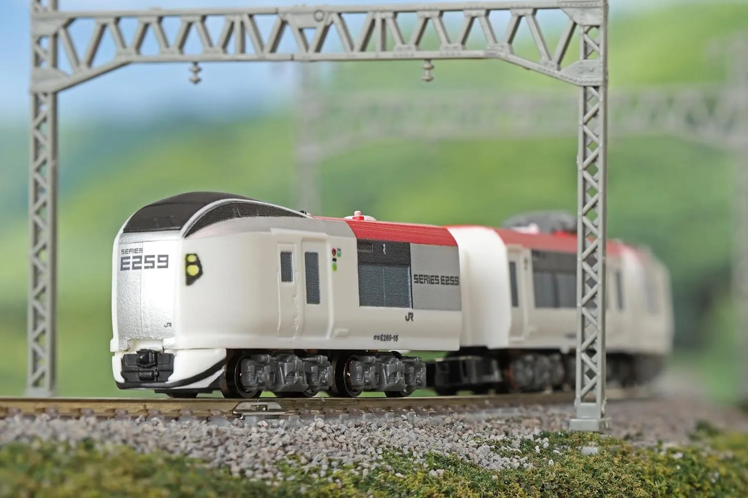 Rokuhan Z Gauge E259 Series NEX Shiosai Shorty Train Model