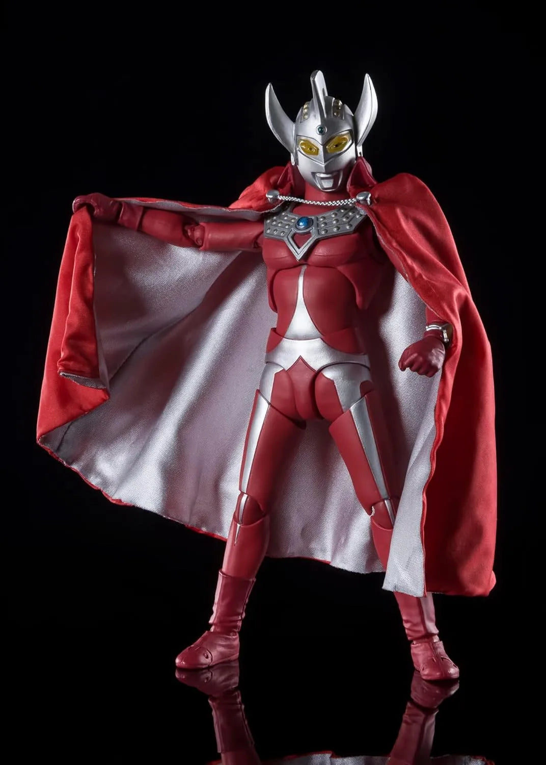 Tamashii Nations Ultraman Brothers Mantle S.H. Figuarts Figure