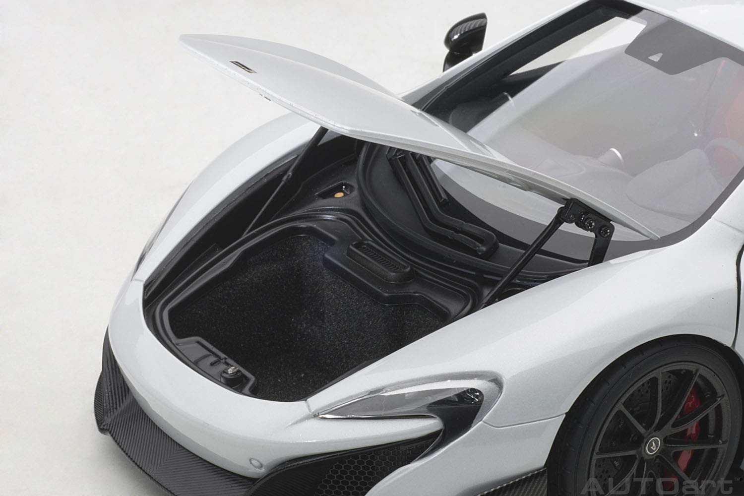 Autoart 1/18 McLaren 675LT White- Japan Figure Store - #1 Bring To You The Best Japanese Goods
