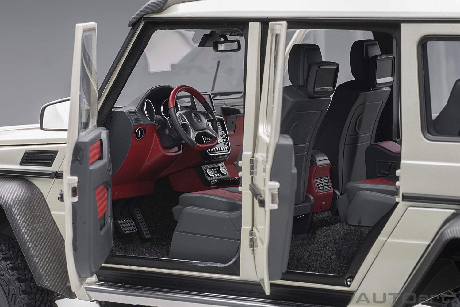 Autoart 1/18 Mercedes-Benz G63 AMG 6X6 Pearl White 76307- Japan Figure Store - #1 Bring To You The Best Japanese Goods