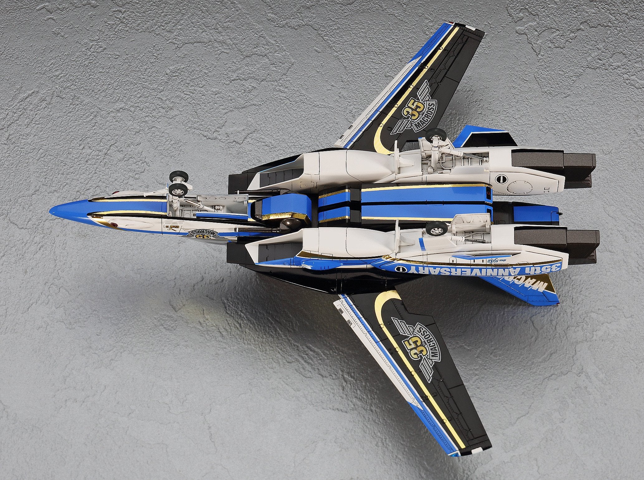 Hasegawa Super Dimension Fortress Macross Vf-1J Valkyrie Macross 35Th Anniversary Painting Machine 1/72 Scale Plastic Model 65839- Japan Figure Store - #1 Bring To You The Best Japanese Goods