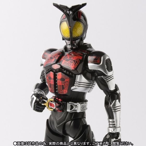 S.h.figuarts Masked Kamen Rider Kabuto Dark Kabuto Renewal Ver Figure Bandai- Japan Figure Store - #1 Bring To You The Best Japanese Goods
