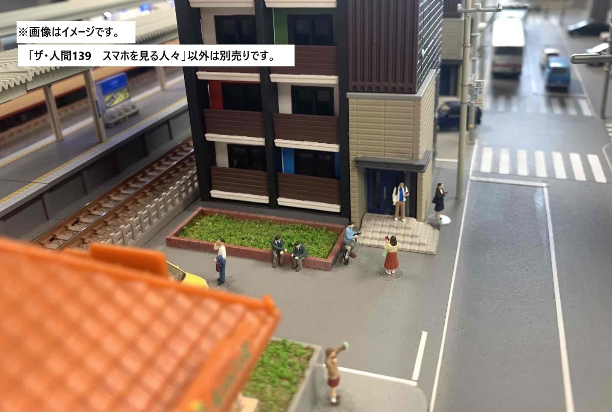 TOMYTEC Ningen 139 Model People 'People Looking At Their Smartphones' N Scale- Japan Figure Store - #1 Bring To You The Best Japanese Goods