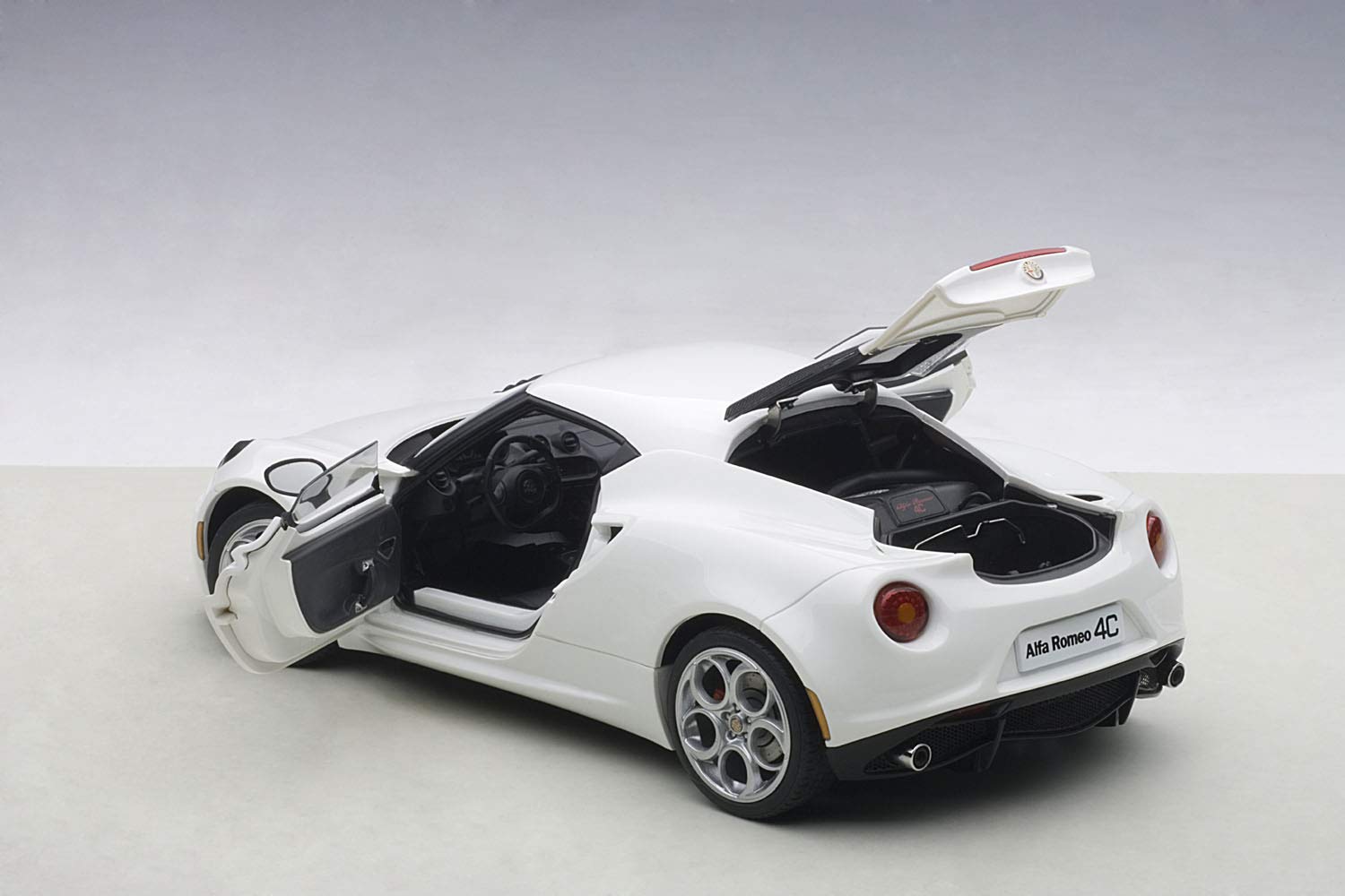 Autoart 1/18 Alfa Romeo 4C White Diecast Model Car- Japan Figure Store - #1 Bring To You The Best Japanese Goods