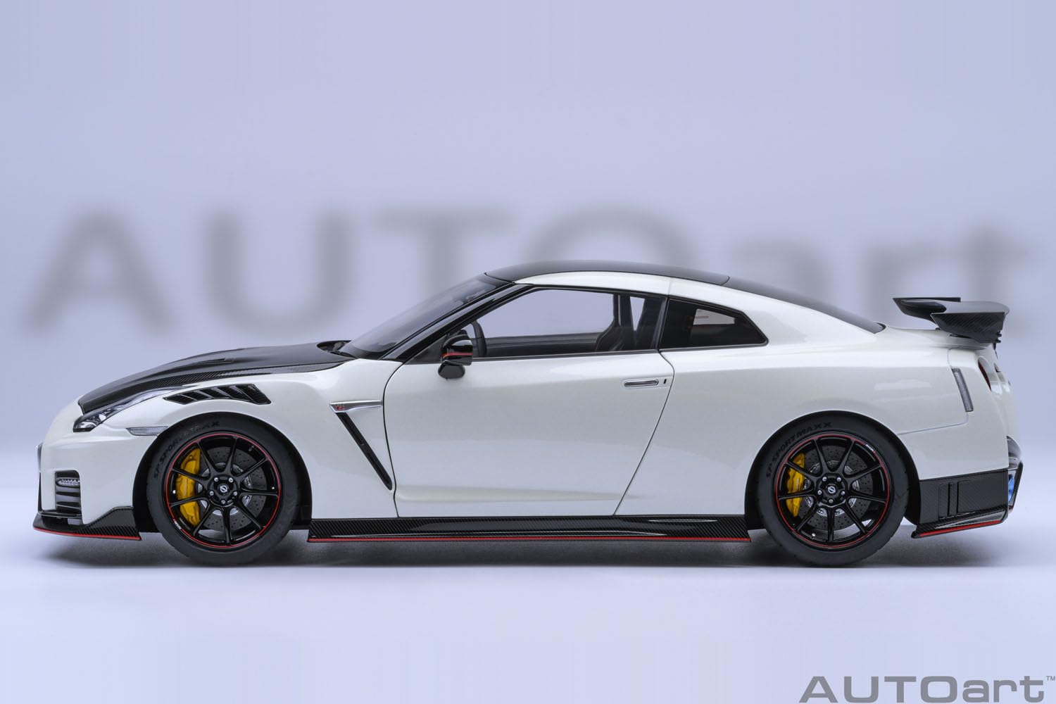 Autoart 1:18 Scale Nissan GT-R R35 Nismo Special Edition Pearl White Model