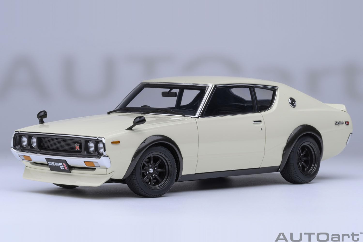 Autoart 1/18 Nissan Skyline 2000GT-R KPGC110 Tuned Version White Model