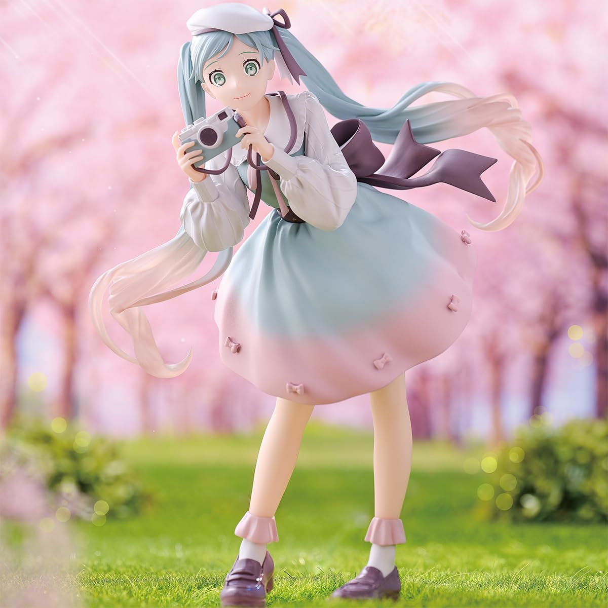 Banpresto Vocaloid Hatsune Miku Holiday Memories Camera Edition Figure
