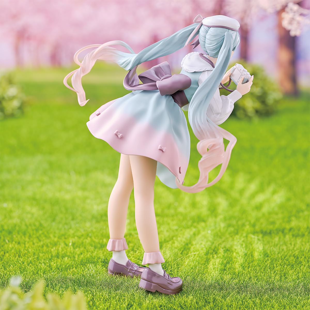 Banpresto Vocaloid Hatsune Miku Holiday Memories Camera Edition Figure