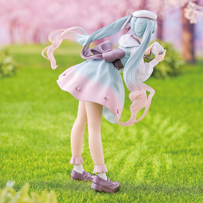 Banpresto Vocaloid Hatsune Miku Holiday Memories Camera Edition Figure
