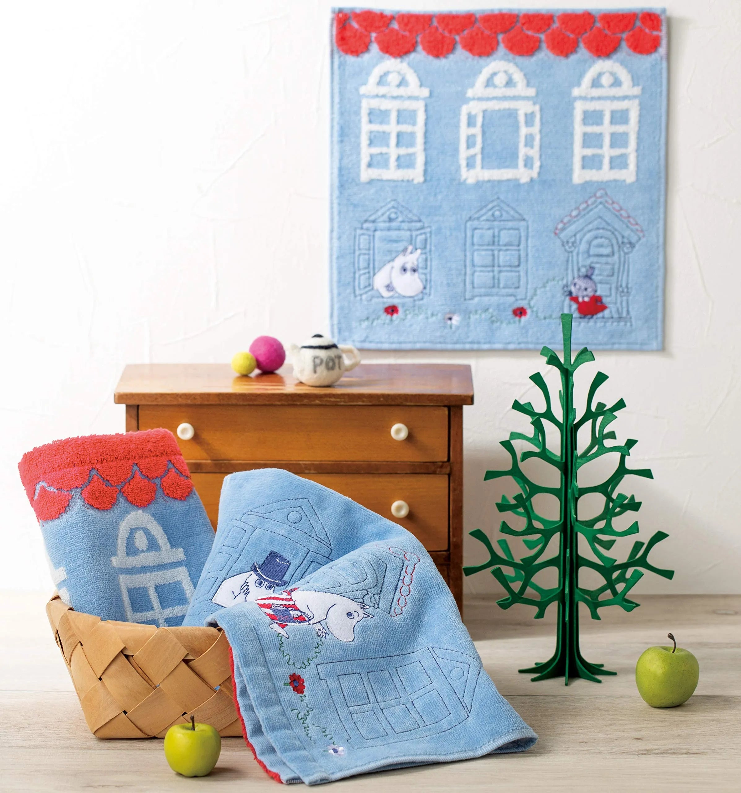 MARUSHIN Moomin Hand Towel 'Little My In Front Of The House '- Japan Figure Store - #1 Bring To You The Best Japanese Goods