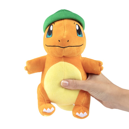Pokémon Charmander en peluche de 20 cm (8 pouces) en édition de Noël avec chapeau d'hiver - Cadeau idéal pour les enfants