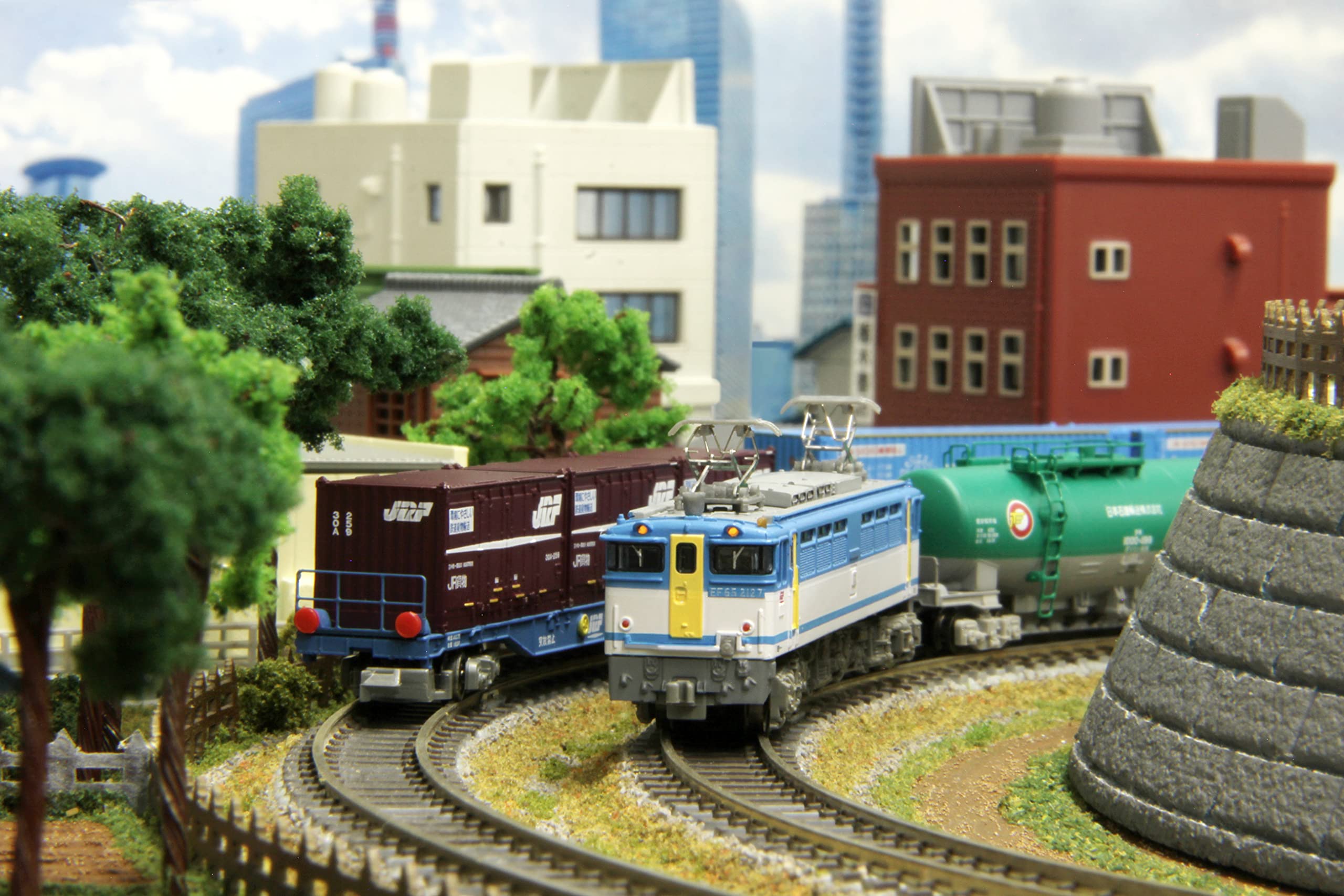 Rokuhan Z Gauge Series 2127 JR Freight Renewal Color T035-6 Model Electric Locomotive- Japan Figure Store - #1 Bring To You The Best Japanese Goods