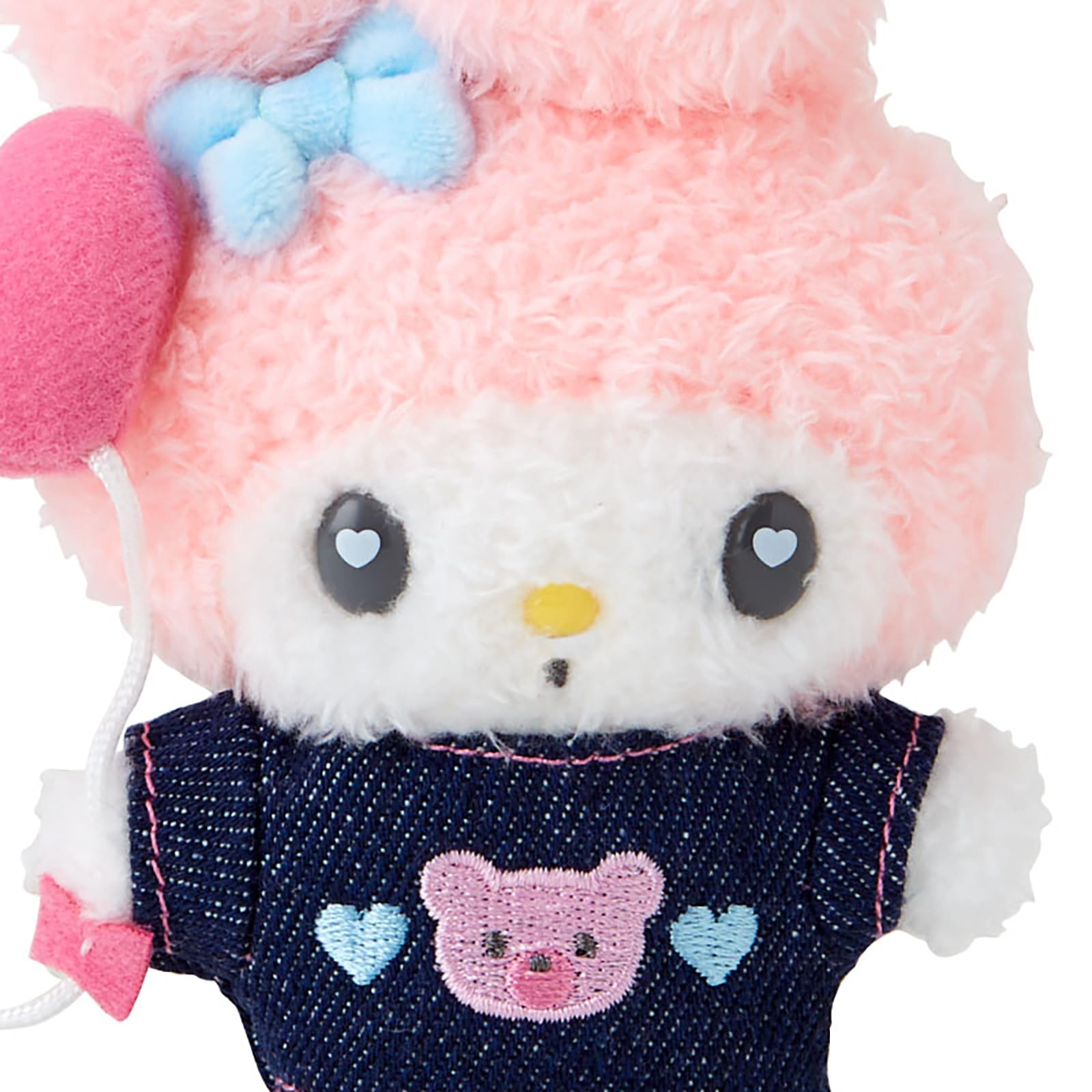 Porte-clés en peluche Sanrio My Melody avec patch en jean et breloque.