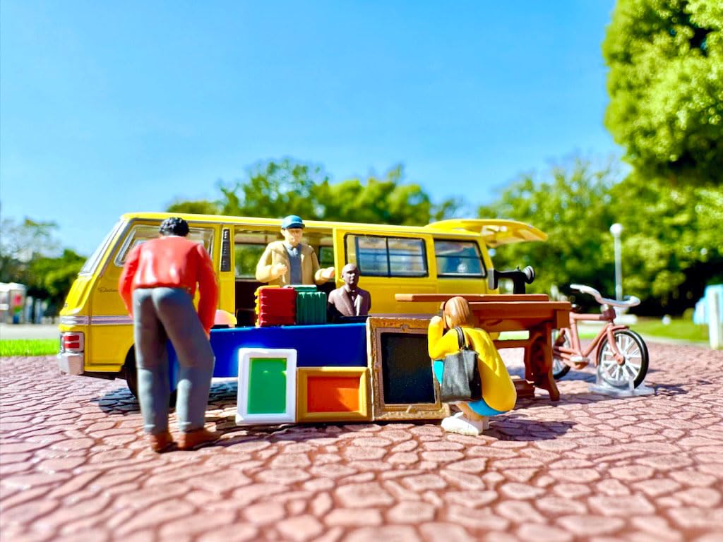 Tomytec Geocolle 1/64 Scale Car Snap 25A Flea Market Set with Doll 325246