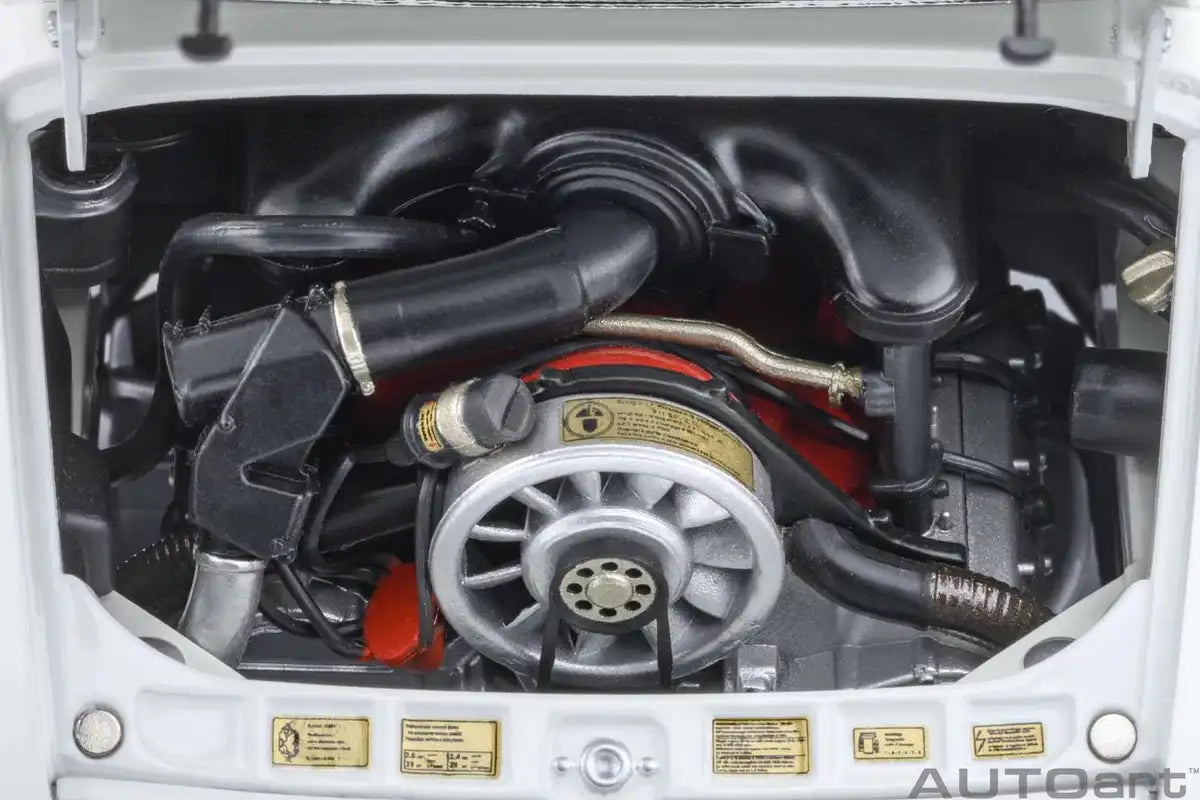 Modèle réduit 1/18 de Porsche 911 Carrera 2.7 RS par Autoart, réalisé par Sakon Hayase - Référence 78026