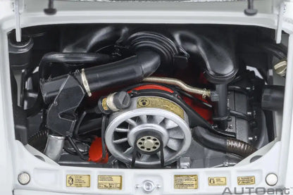 Modèle réduit 1/18 de Porsche 911 Carrera 2.7 RS par Autoart, réalisé par Sakon Hayase - Référence 78026