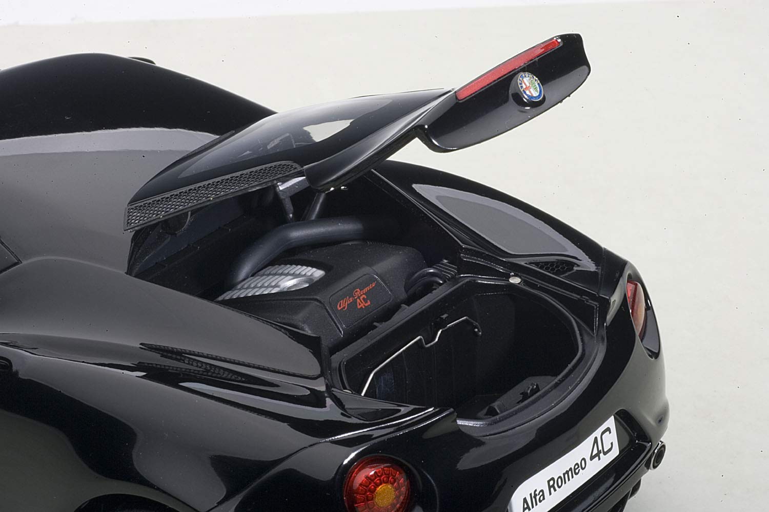 Autoart 1/18 Alfa Romeo 4C Black- Japan Figure Store - #1 Bring To You The Best Japanese Goods