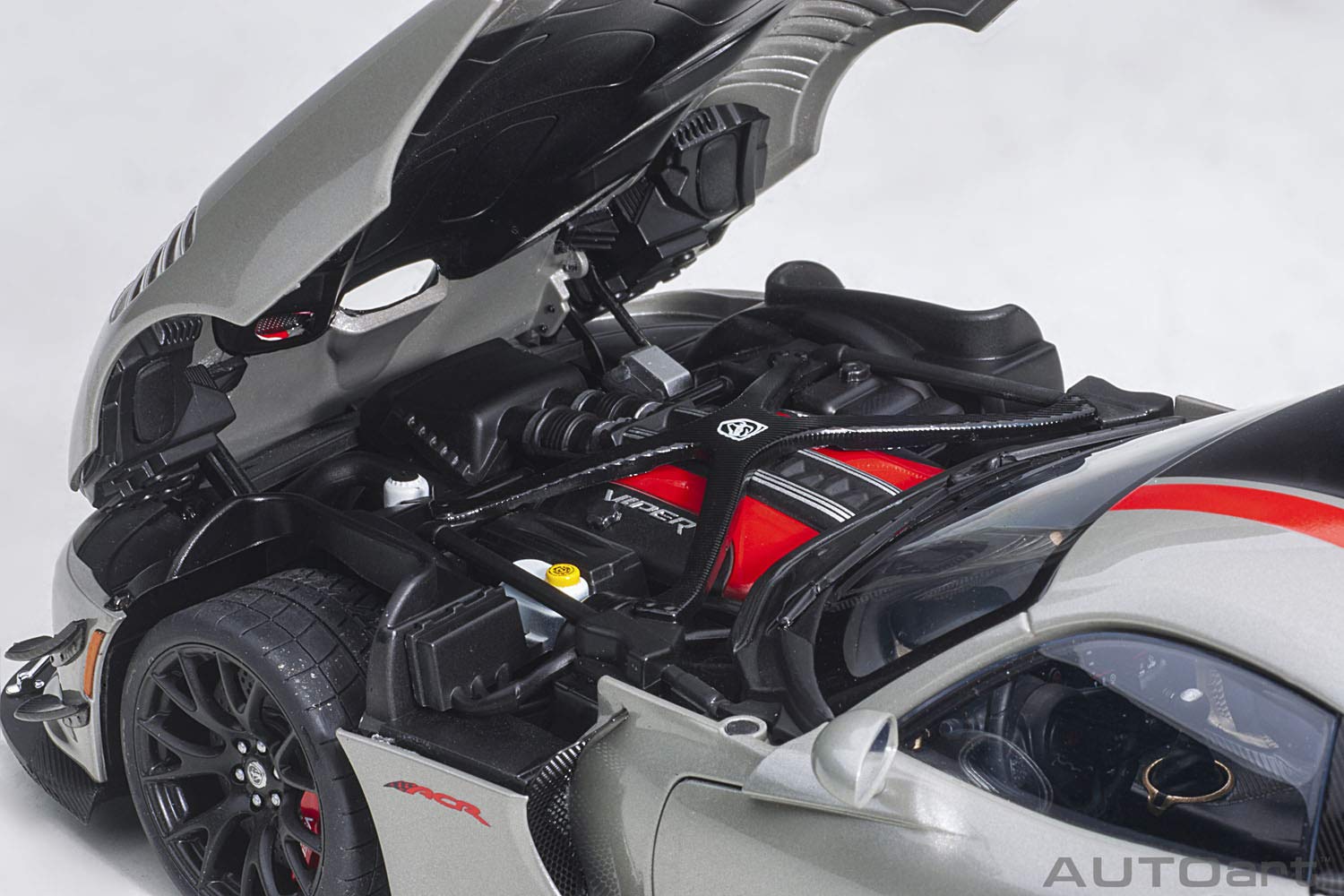 Autoart 1/18 Dodge Viper ACR Silver/Black 71733- Japan Figure Store - #1 Bring To You The Best Japanese Goods
