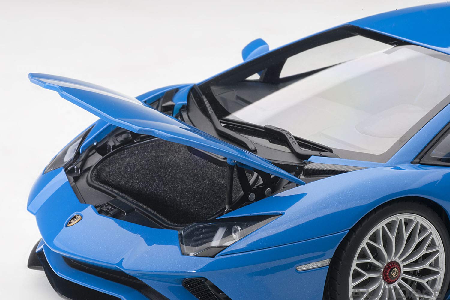 Autoart 1/18 Lamborghini Aventador S Pearl Blue- Japan Figure Store - #1 Bring To You The Best Japanese Goods