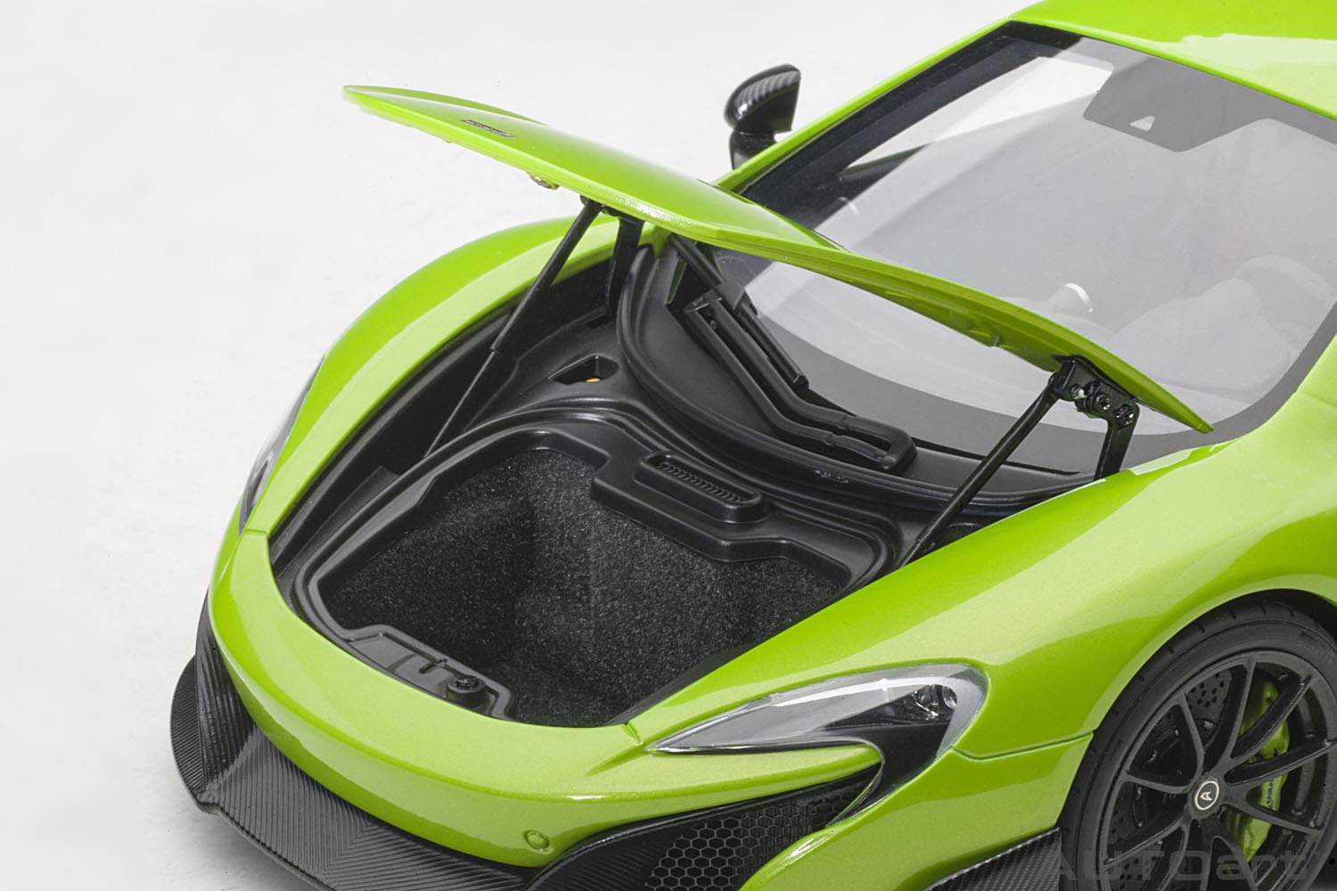 Autoart 1/18 McLaren 675 LT Green- Japan Figure Store - #1 Bring To You The Best Japanese Goods