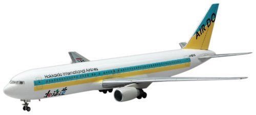 Hasegawa 1/200 Hokkaido International Airlines Air Do Boeing 767-300 Model Kit - Japan Figure