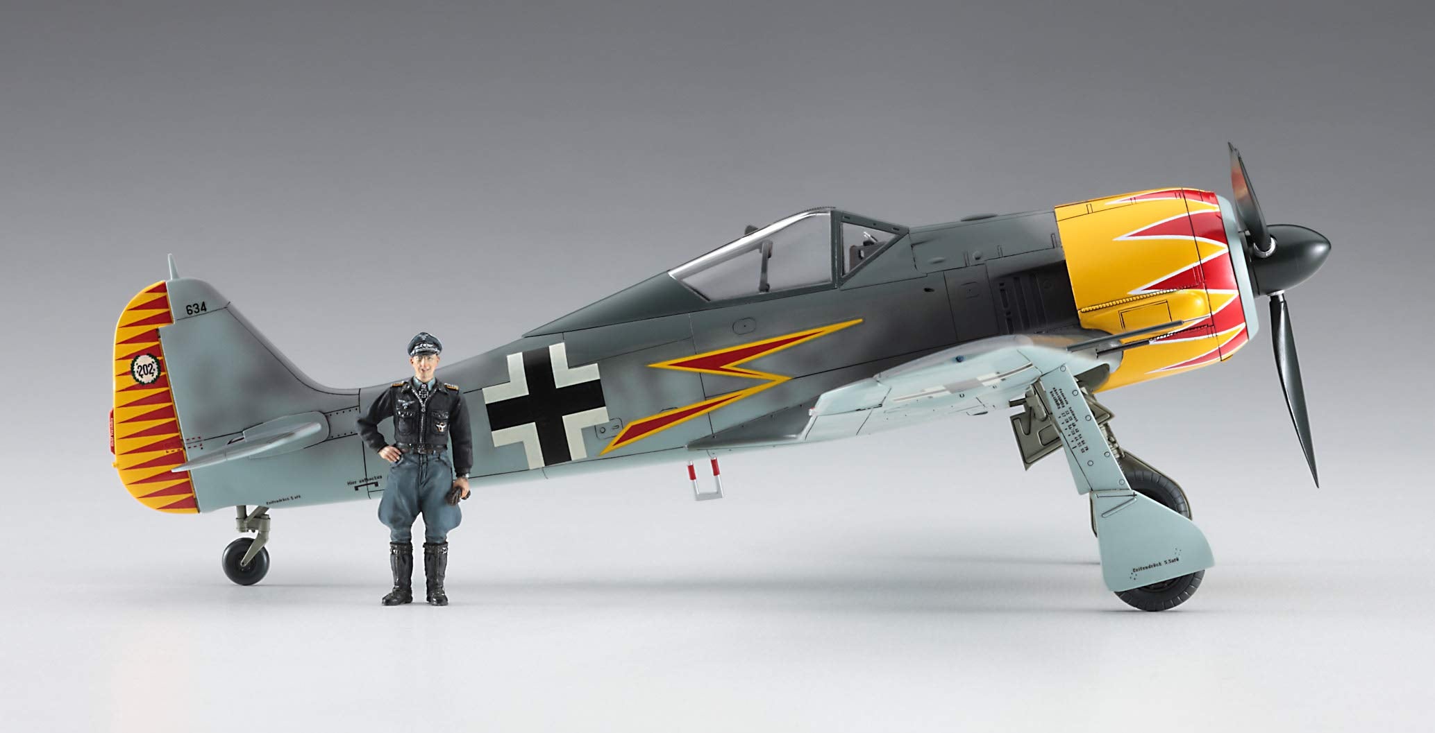 HASEGAWA 07492 Focke Wulf Fw190A-4 `Graf' W/Figure 1/48 Scale Kit- Japan Figure Store - #1 Bring To You The Best Japanese Goods