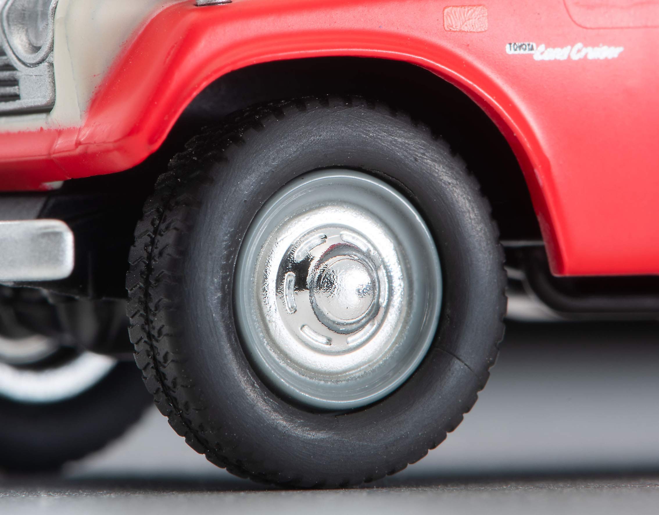 Tomytec Lv-104C FJ56V Toyota Land Cruiser 1/64 White/Red 314912- Japan Figure Store - #1 Bring To You The Best Japanese Goods